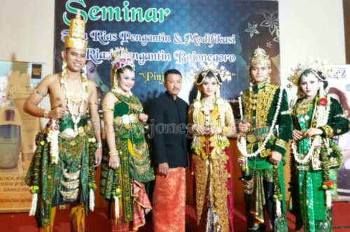 320 Peserta Ikut Seminar Rias Pengantin Disbudpar